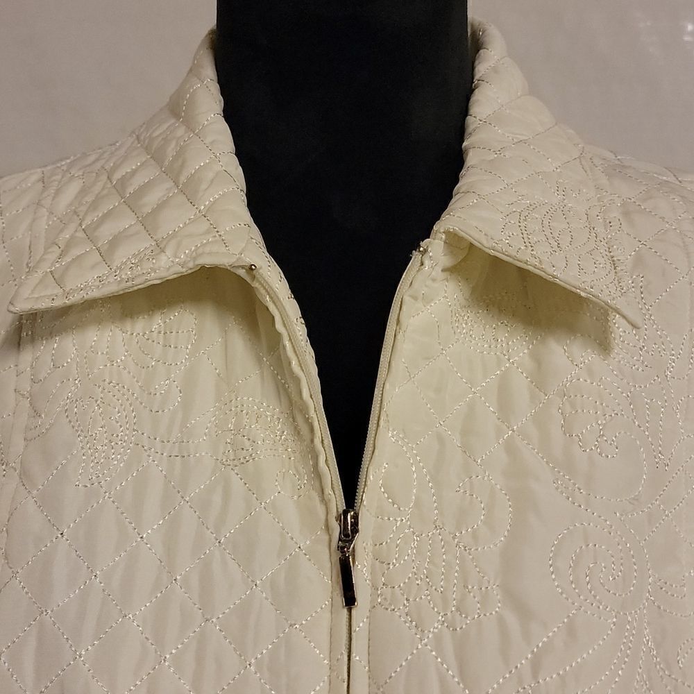 𝅺REQUIREMENTS cream colored jacket size medium - Picture 2 of 9